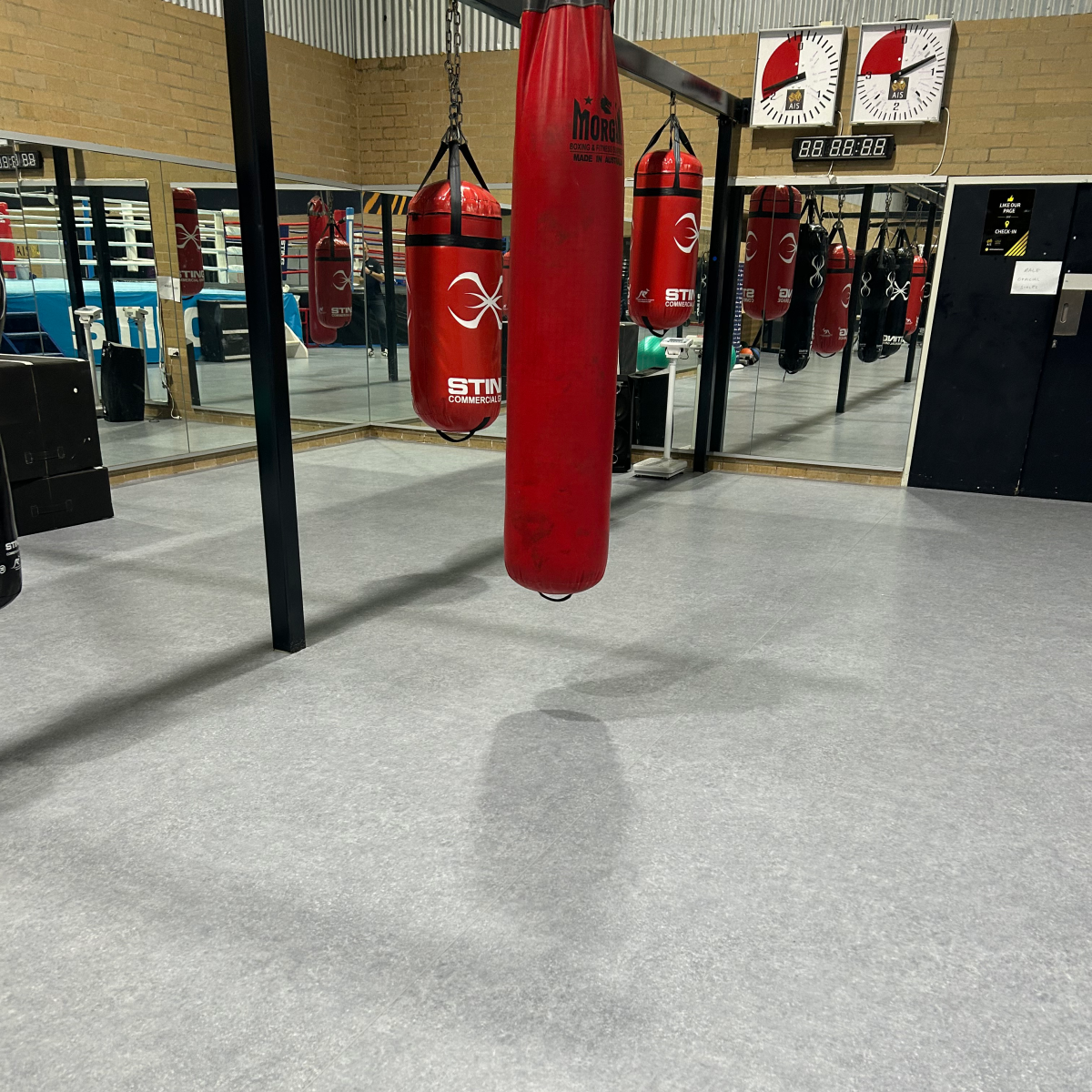 AIS Combat 8